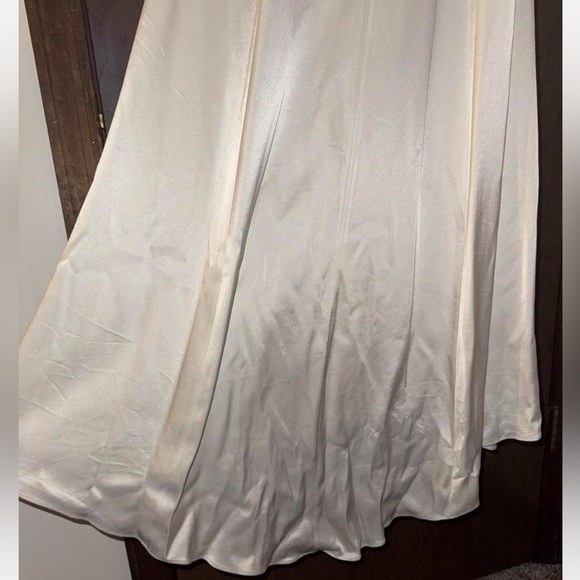 Chic Cream Cap Sleeve Wedding Dress - Picture 7 of 8